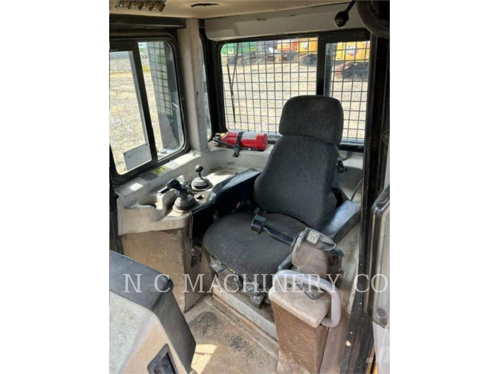 CAT D6T Buldožeri gusjeničari