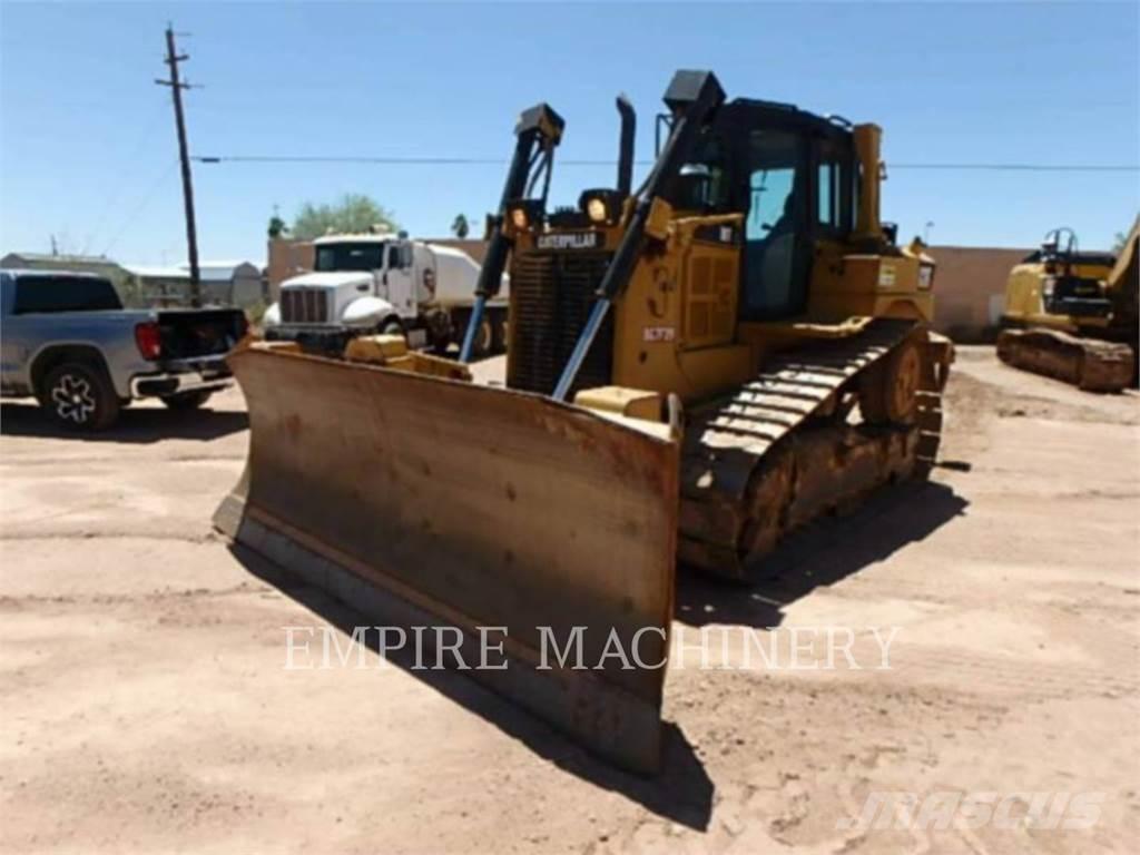 CAT D6T Buldožeri gusjeničari