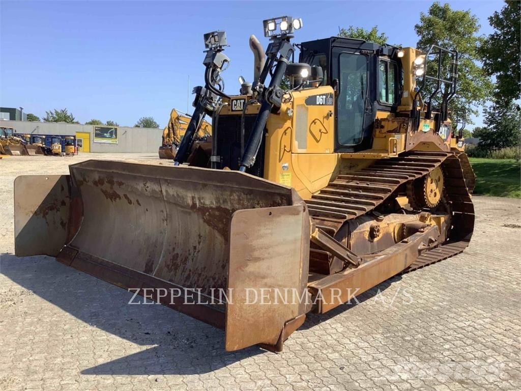 CAT D6T Buldožeri gusjeničari