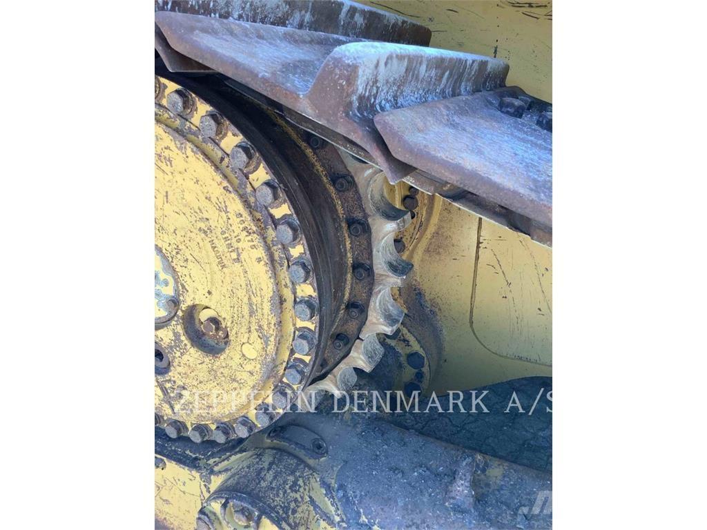 CAT D6T Buldožeri gusjeničari