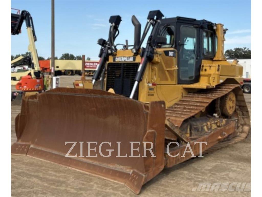 CAT D6T Buldožeri gusjeničari