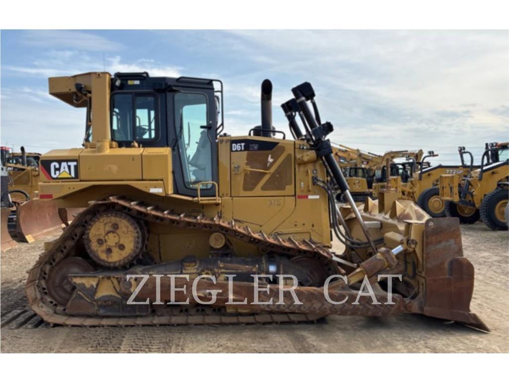 CAT D6T Buldožeri gusjeničari