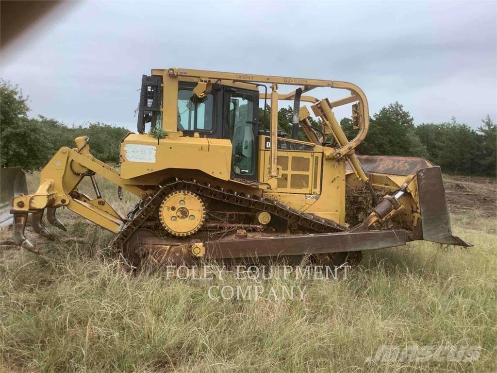 CAT D6T Buldožeri gusjeničari