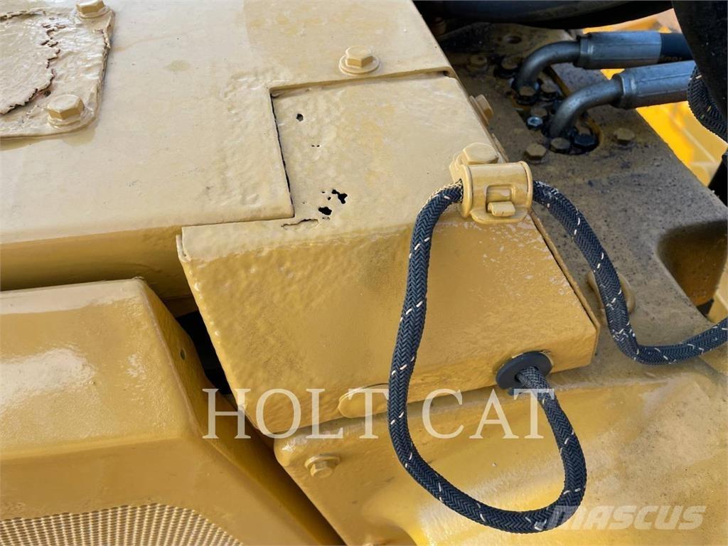 CAT D6T Buldožeri gusjeničari
