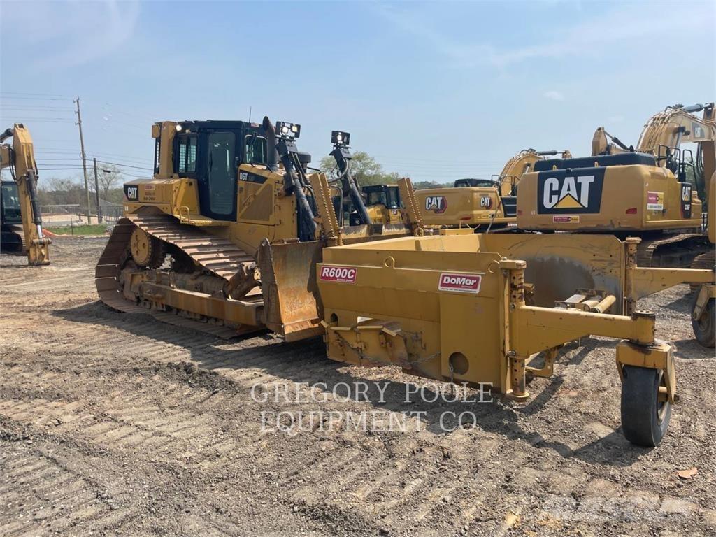 CAT D6T Buldožeri gusjeničari