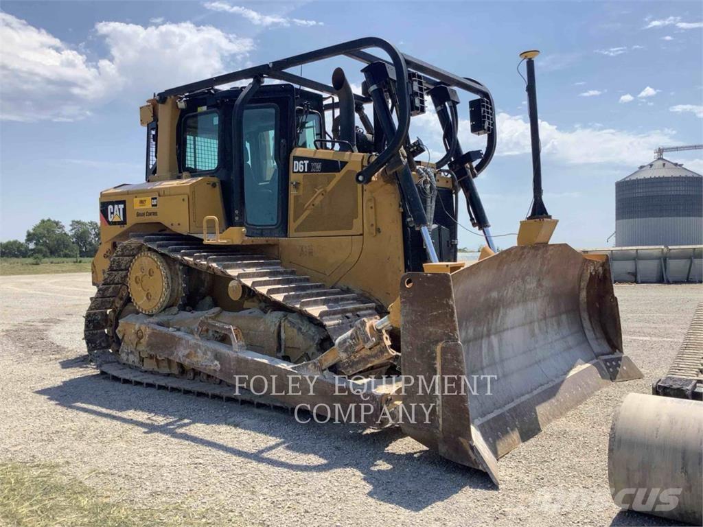 CAT D6T Buldožeri gusjeničari