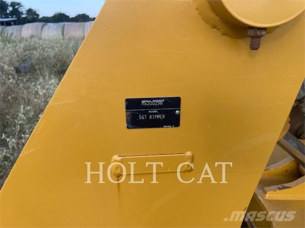 CAT D6T Buldožeri gusjeničari