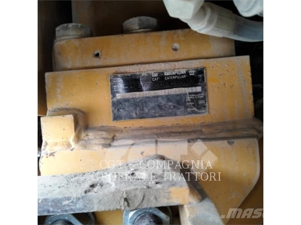 CAT D6T Buldožeri gusjeničari