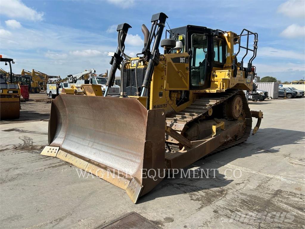 CAT D6T Buldožeri gusjeničari