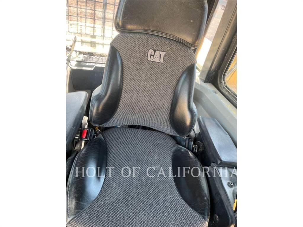 CAT D6T LGP VP Buldožeri gusjeničari
