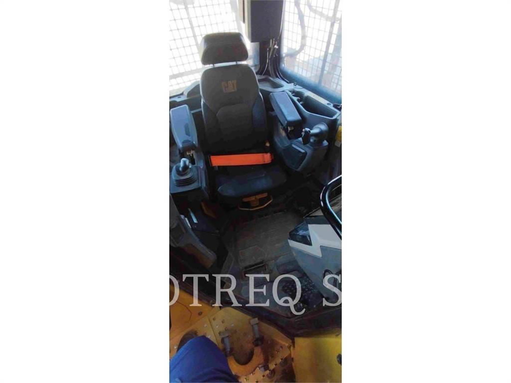 CAT D7 Buldožeri gusjeničari