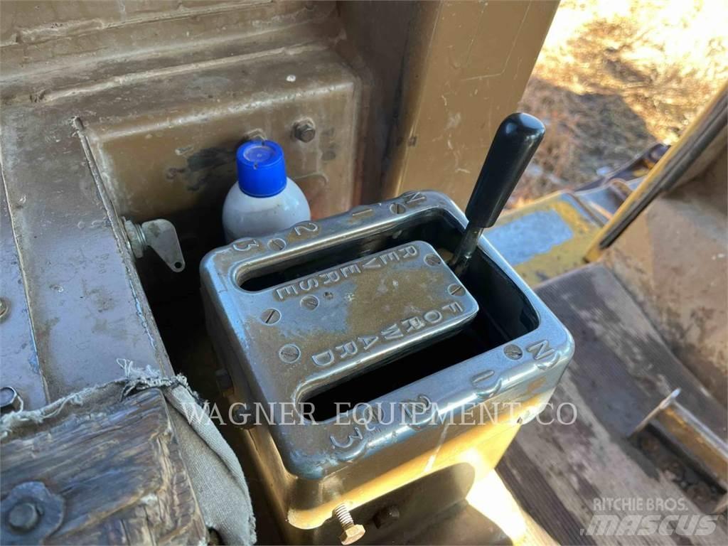 CAT D7G Buldožeri gusjeničari