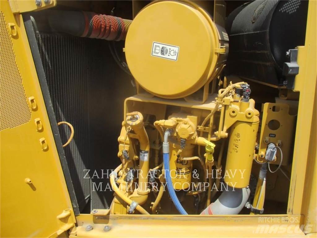 CAT D8T Buldožeri gusjeničari