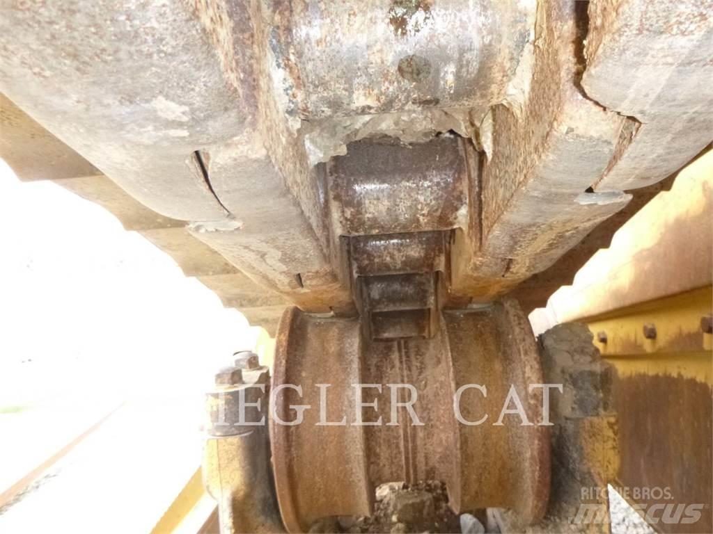 CAT D8T Buldožeri gusjeničari