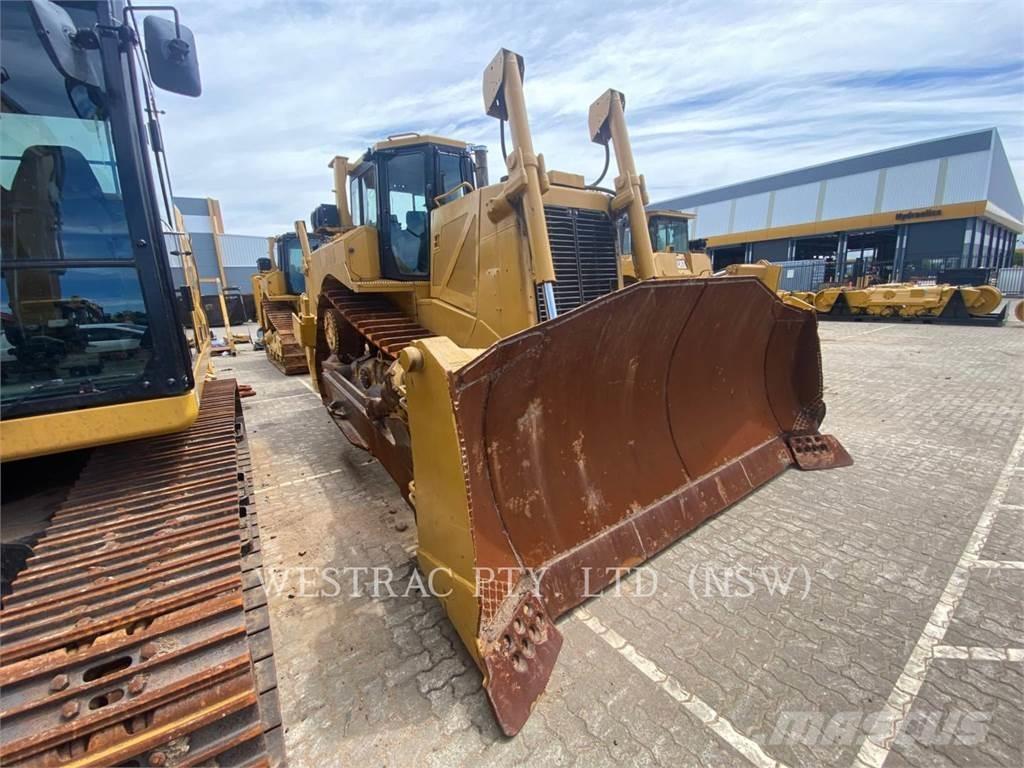 CAT D8T Buldožeri gusjeničari