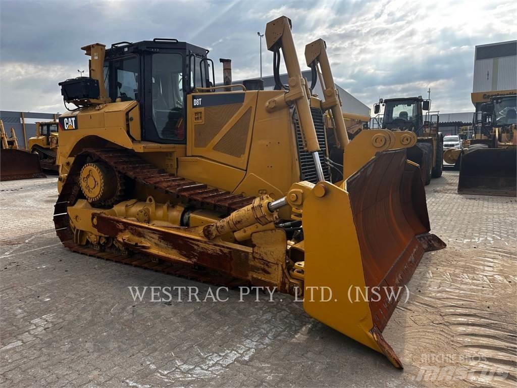CAT D8T Buldožeri gusjeničari
