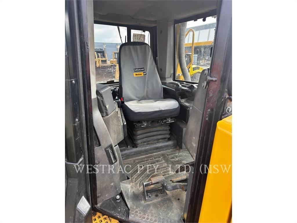 CAT D8T Buldožeri gusjeničari