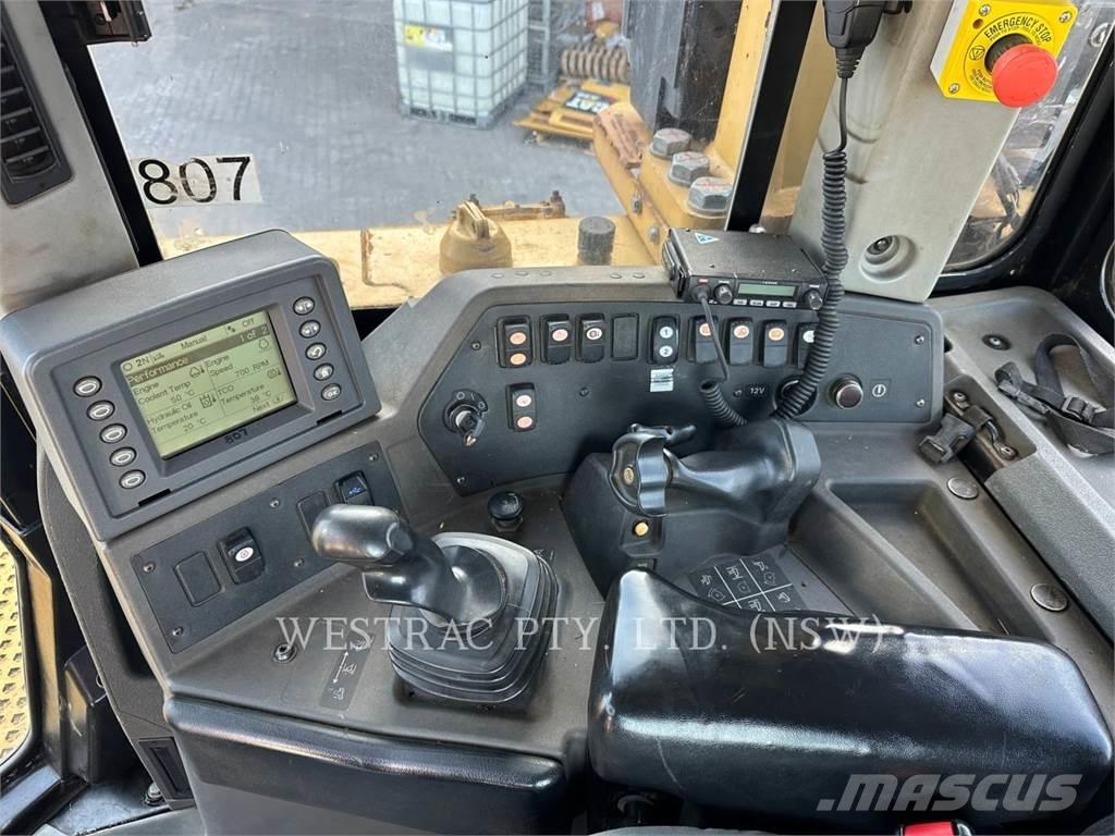CAT D8T Buldožeri gusjeničari