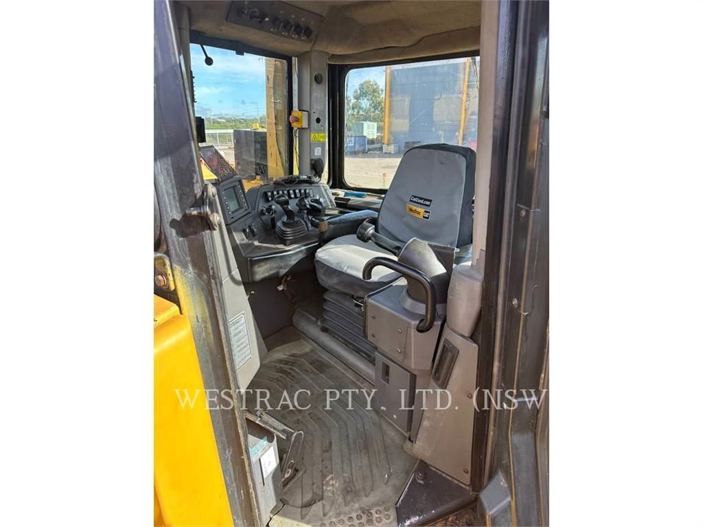 CAT D8T Buldožeri gusjeničari
