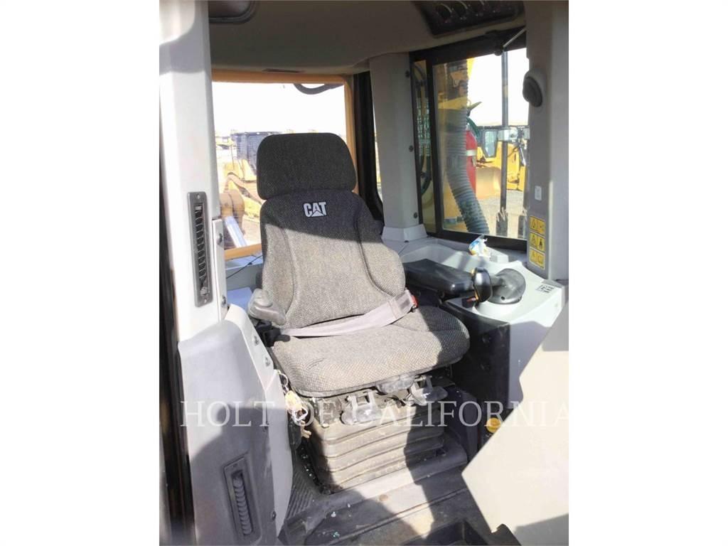 CAT D8T Buldožeri gusjeničari