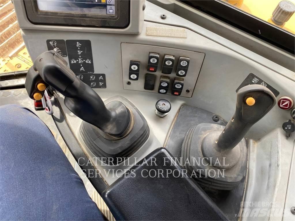 CAT D8T Buldožeri gusjeničari