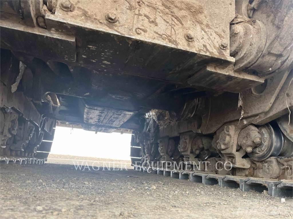 CAT D8T Buldožeri gusjeničari