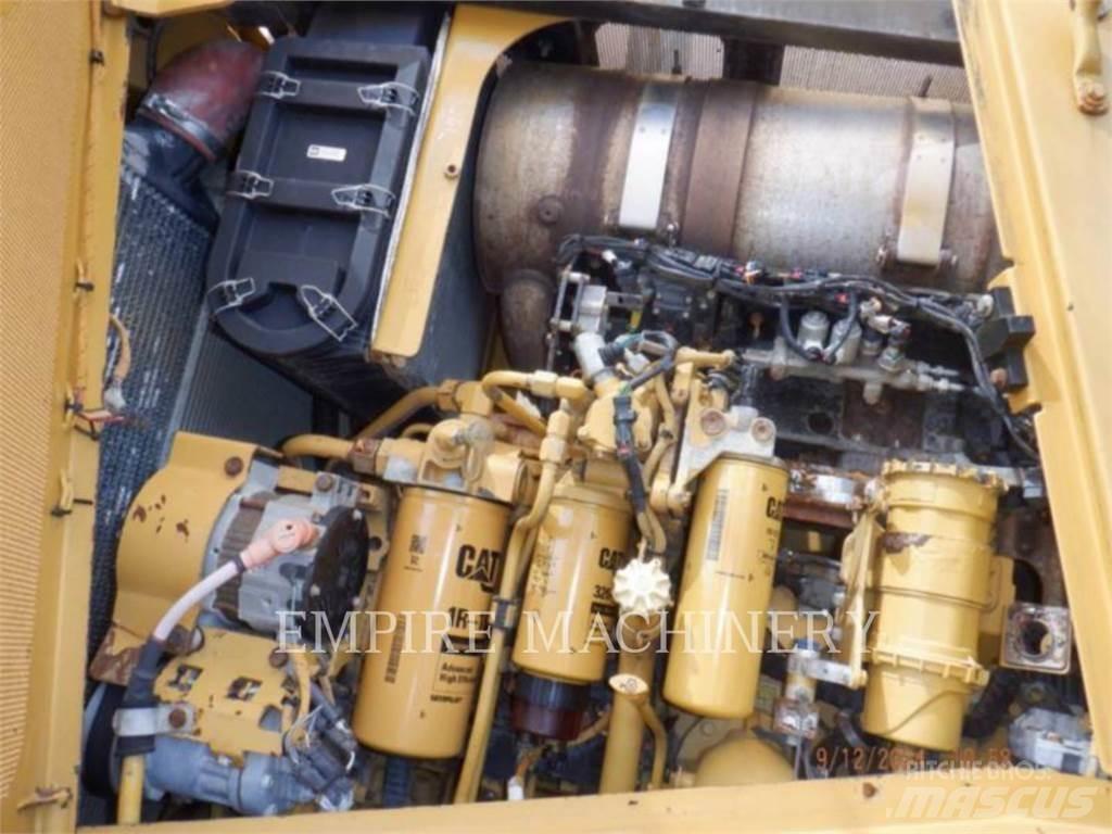 CAT D8T Buldožeri gusjeničari