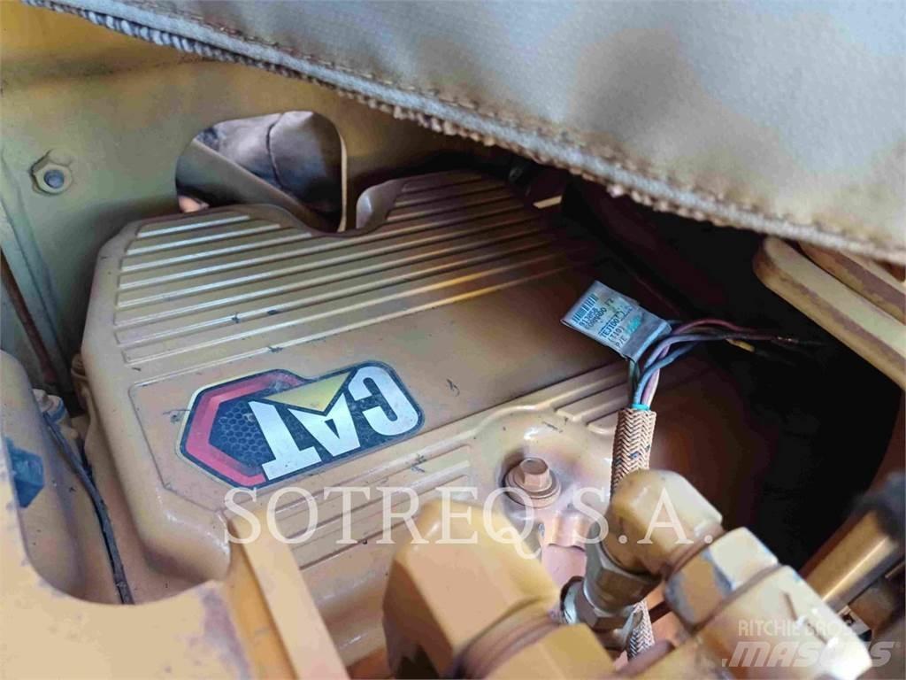 CAT D8T Buldožeri gusjeničari
