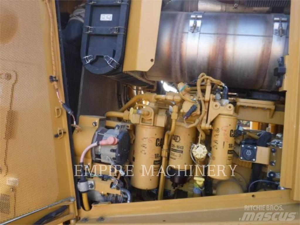 CAT D8T Buldožeri gusjeničari