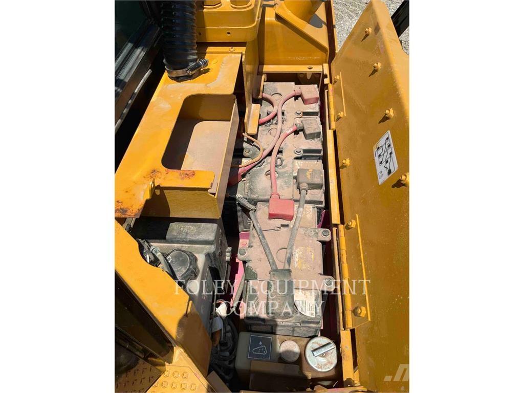 CAT D8T Buldožeri gusjeničari