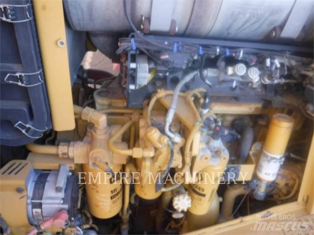 CAT D8T Buldožeri gusjeničari
