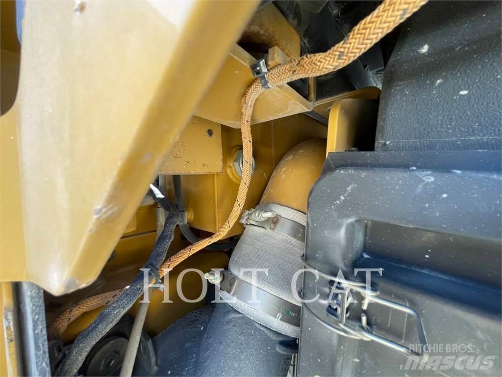 CAT D8T Buldožeri gusjeničari