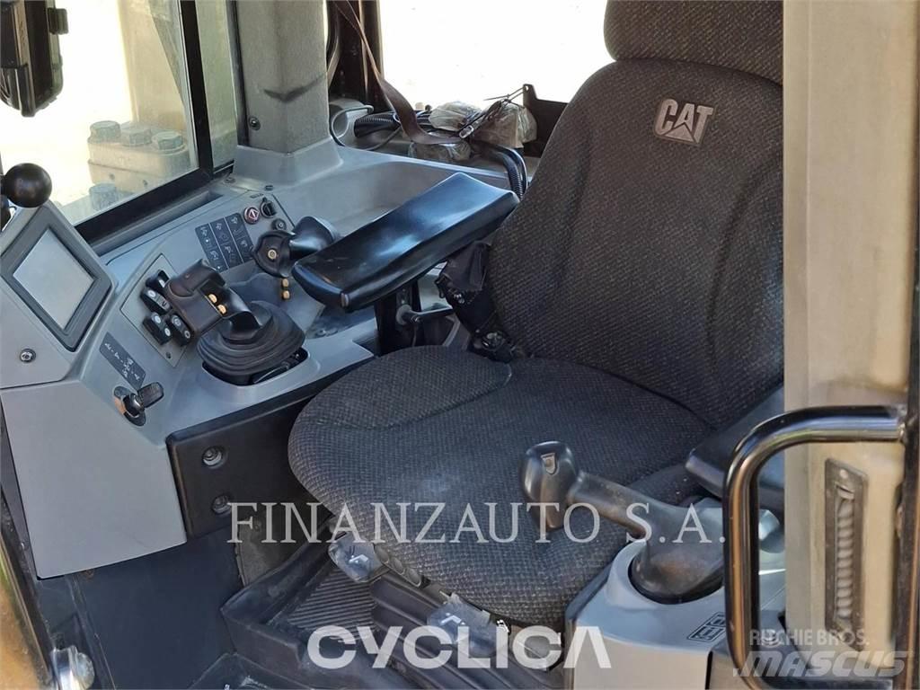 CAT D8T Buldožeri gusjeničari