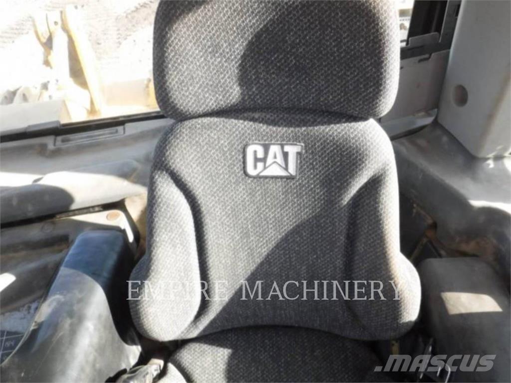 CAT D8T Buldožeri gusjeničari