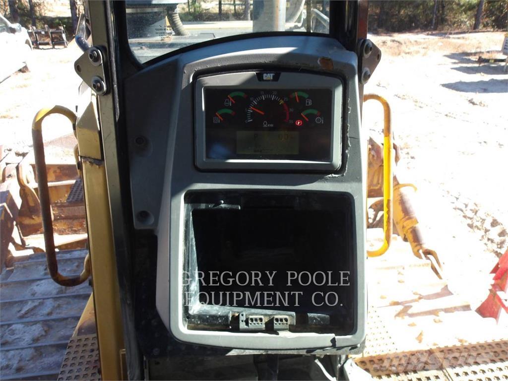 CAT D8T Buldožeri gusjeničari