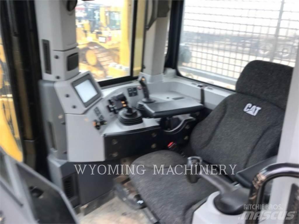 CAT D8T Buldožeri gusjeničari