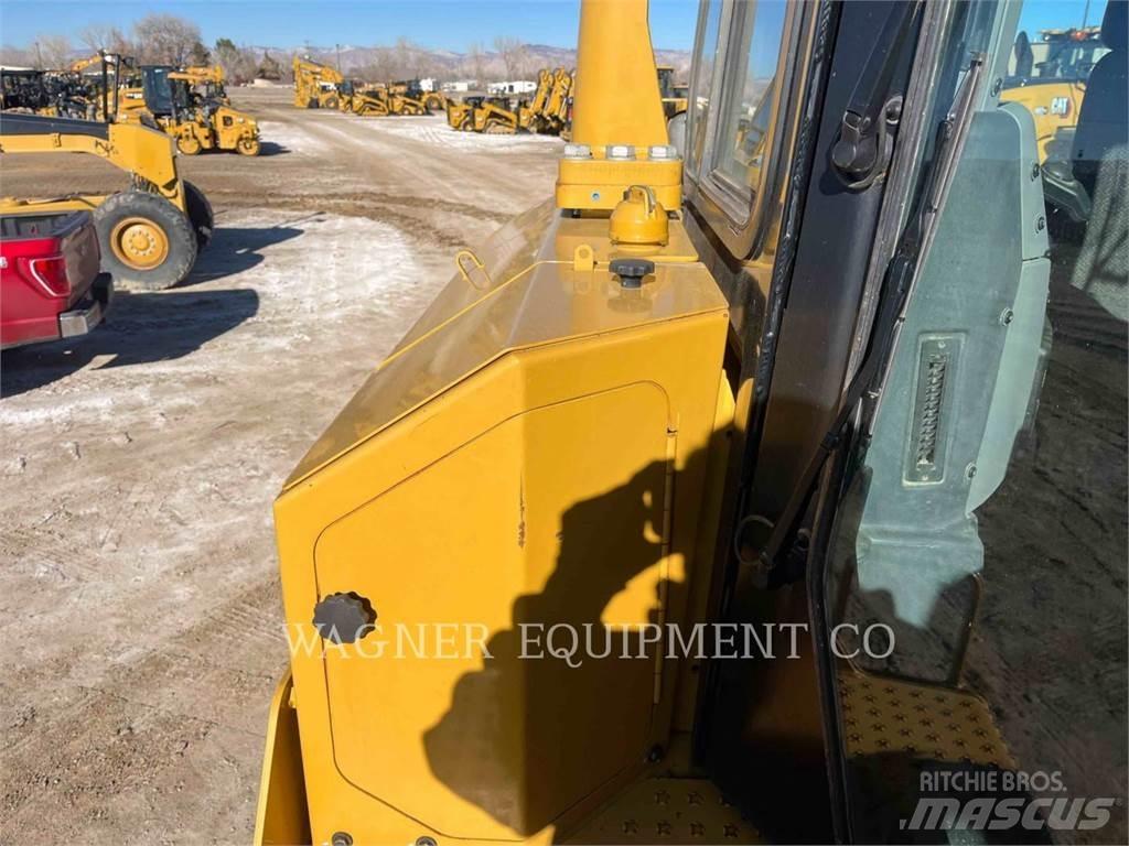 CAT D8T Buldožeri gusjeničari