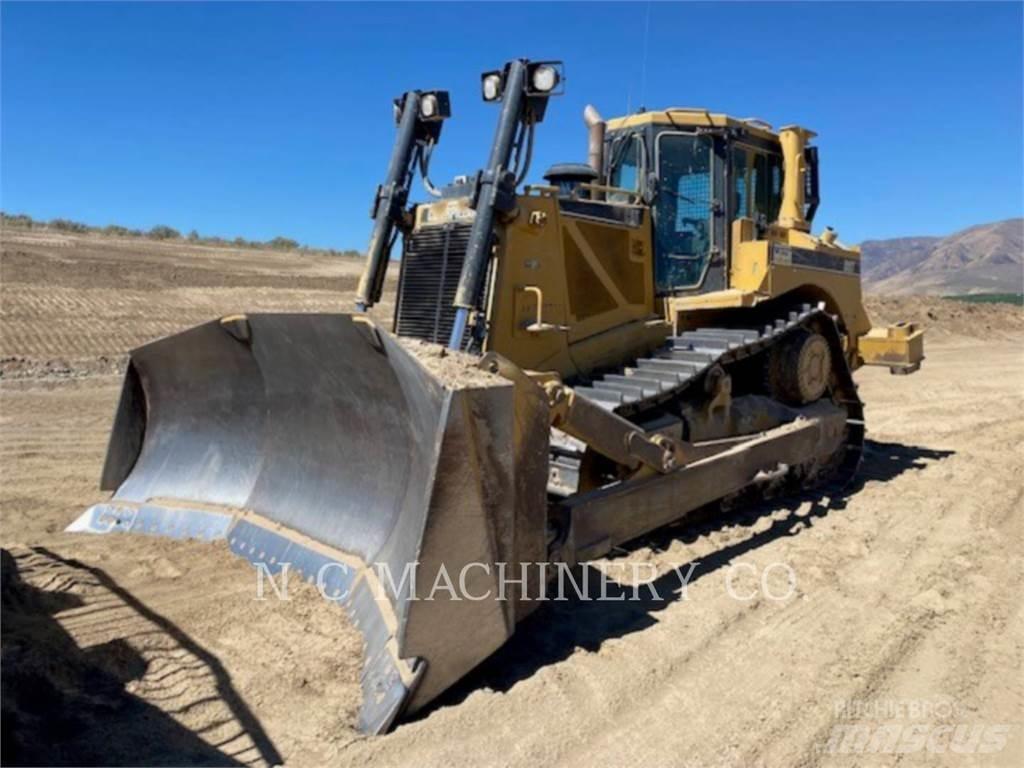 CAT D8T Buldožeri gusjeničari
