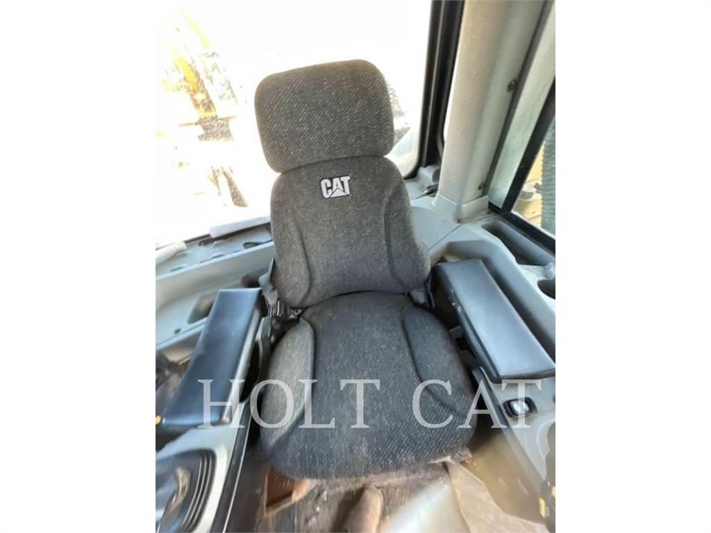 CAT D8T Buldožeri gusjeničari