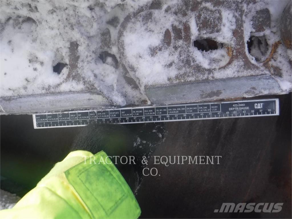 CAT D9N Buldožeri gusjeničari