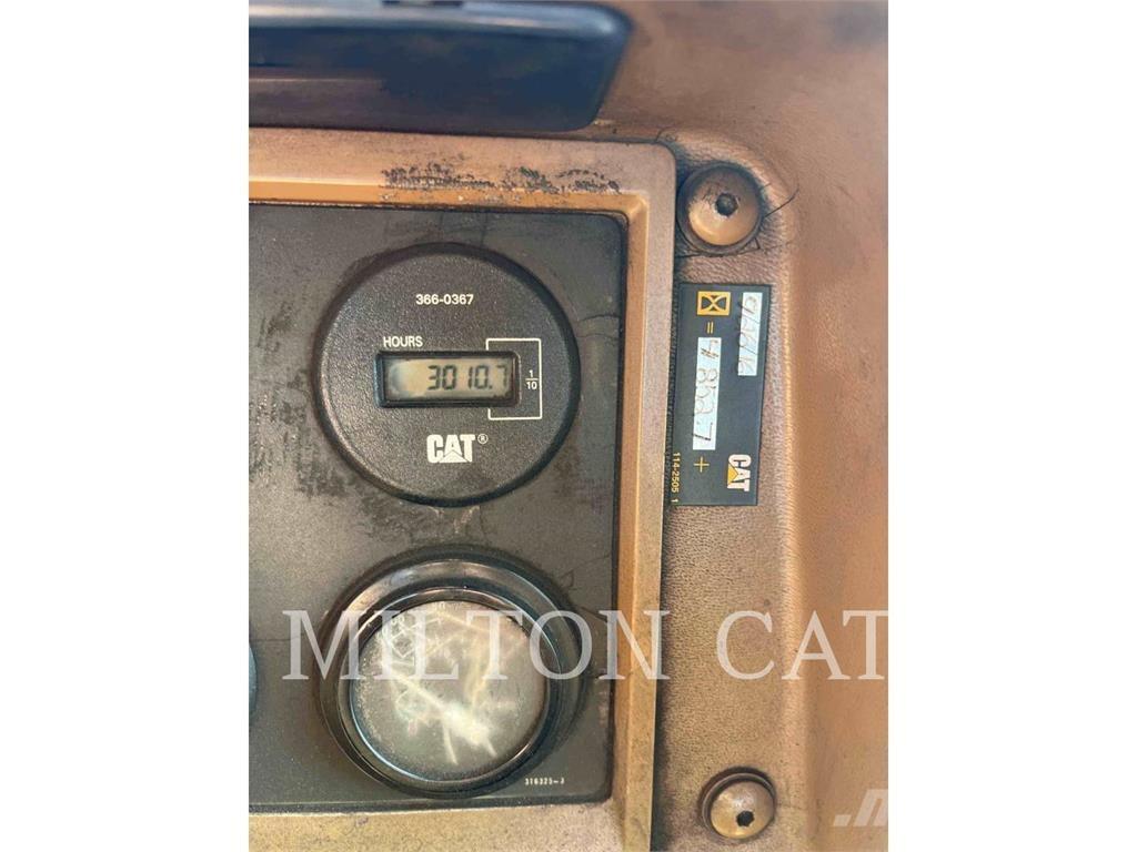 CAT D9N Buldožeri gusjeničari