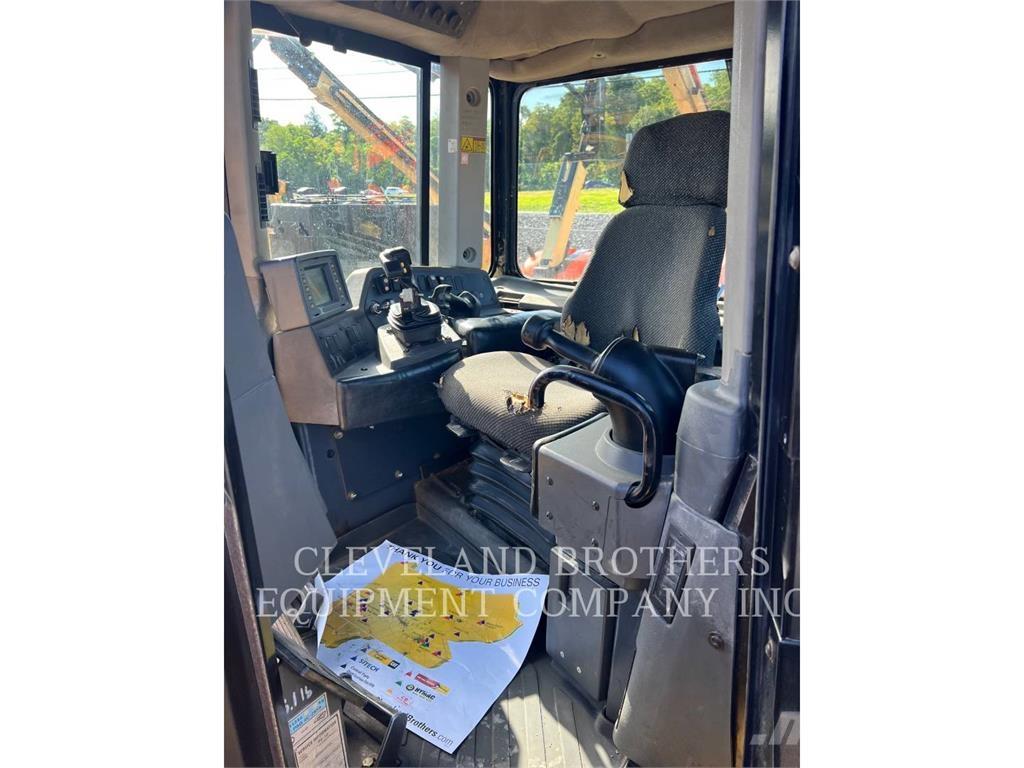 CAT D9T Buldožeri gusjeničari