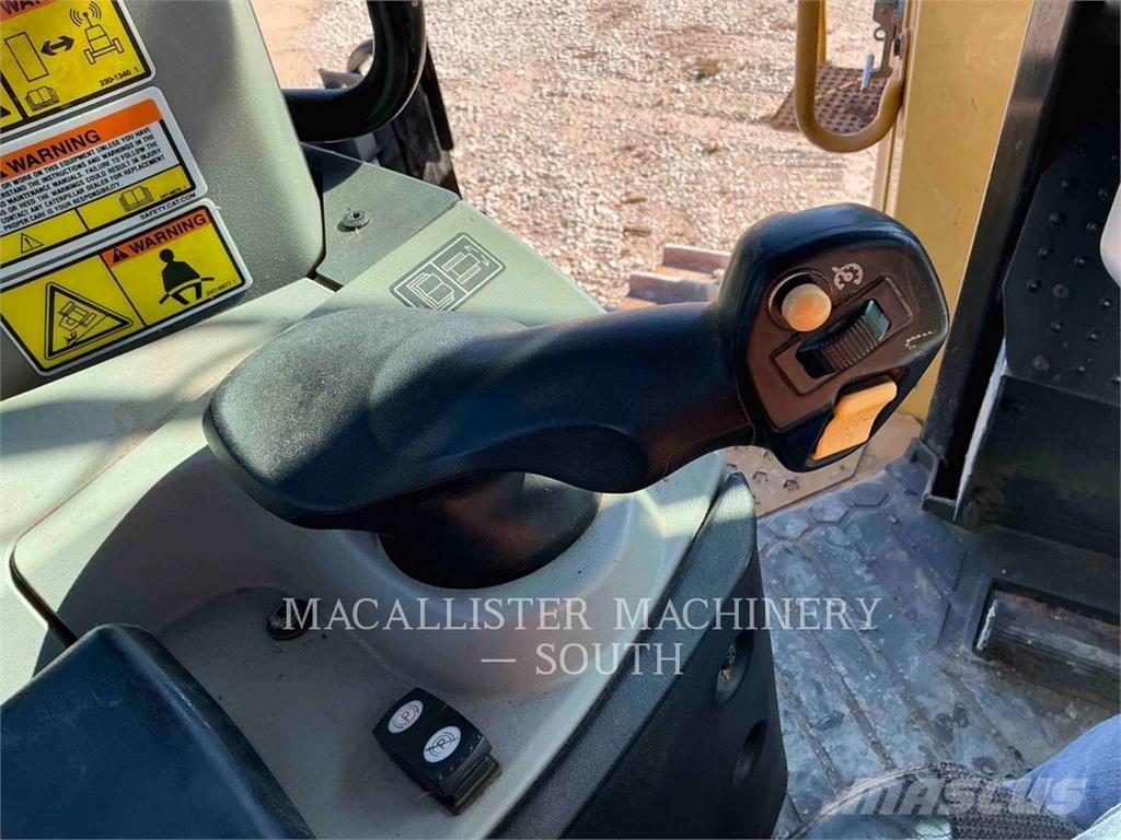 CAT D9T Buldožeri gusjeničari