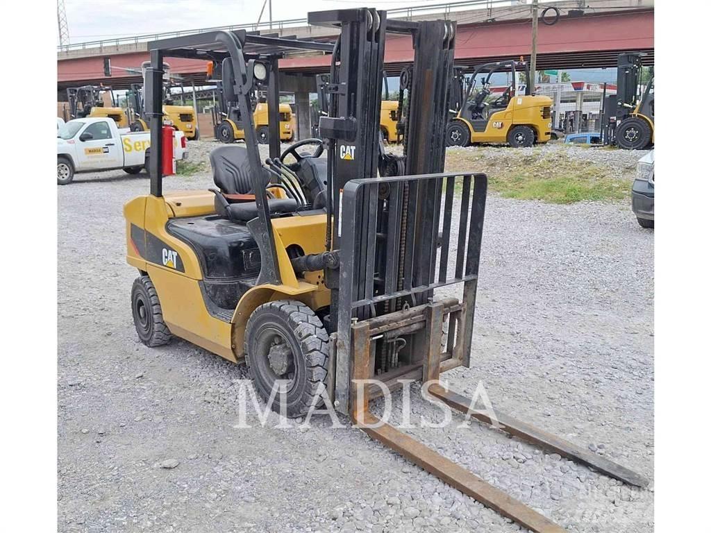CAT LIFT TRUCKS DP25NM5 Dizelski viličari