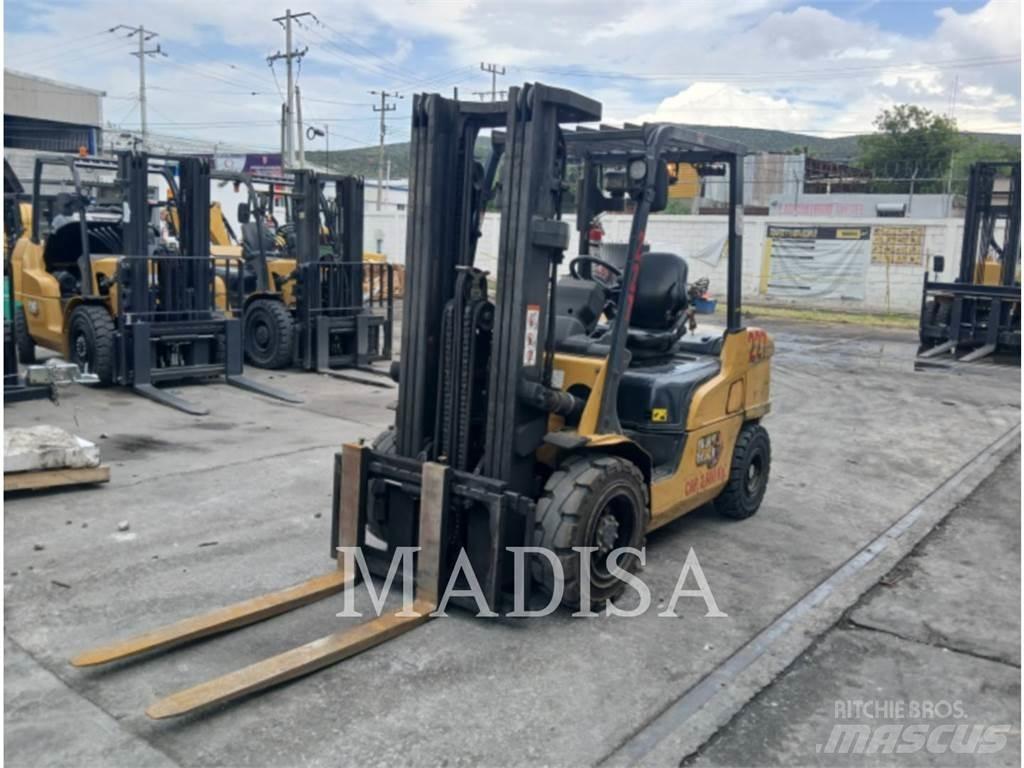 CAT LIFT TRUCKS DP30NM Dizelski viličari
