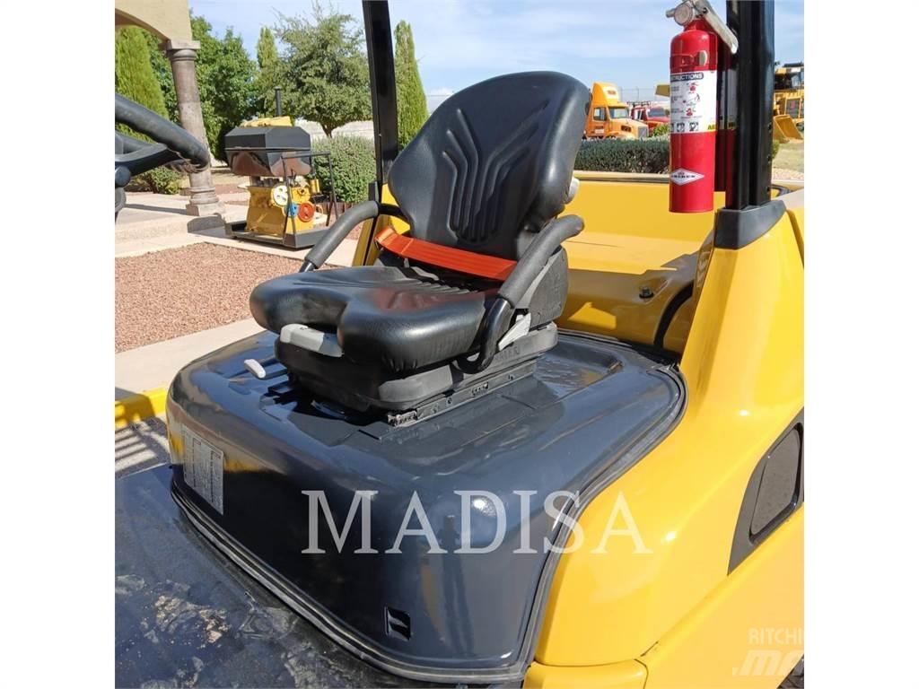 CAT LIFT TRUCKS DP50NM Dizelski viličari