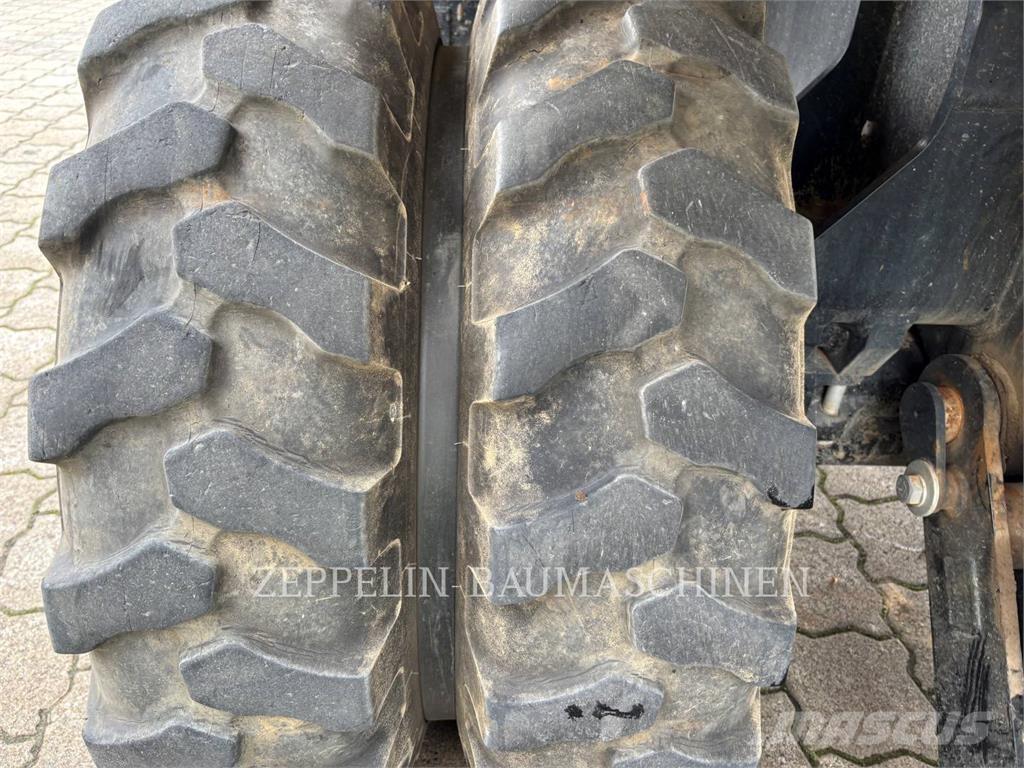 CAT M318-07A Bageri na kotačima