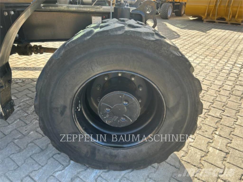 CAT M318-07A Bageri na kotačima