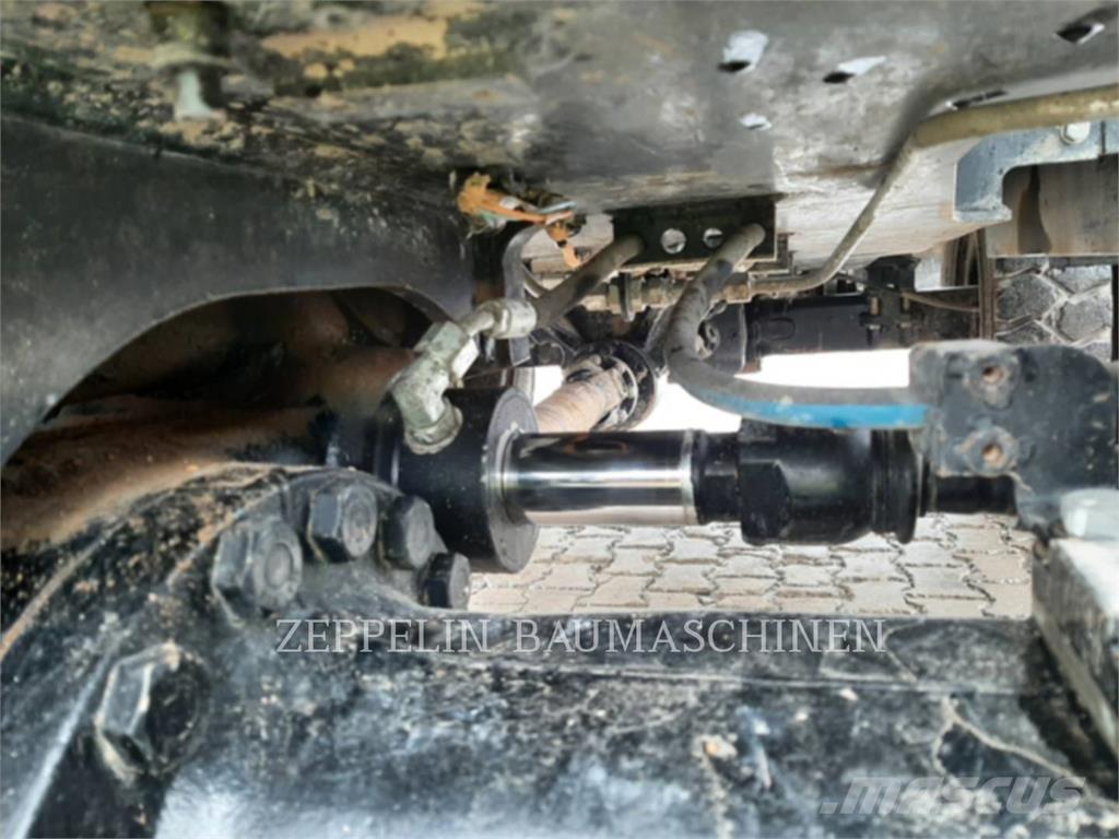 CAT M318-07A Bageri na kotačima