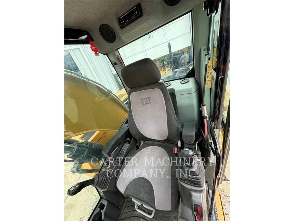 CAT M318F Bageri na kotačima